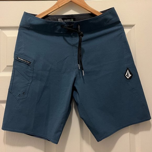 Volcom Solid Mod Trunks: Men - Picture 1 of 3